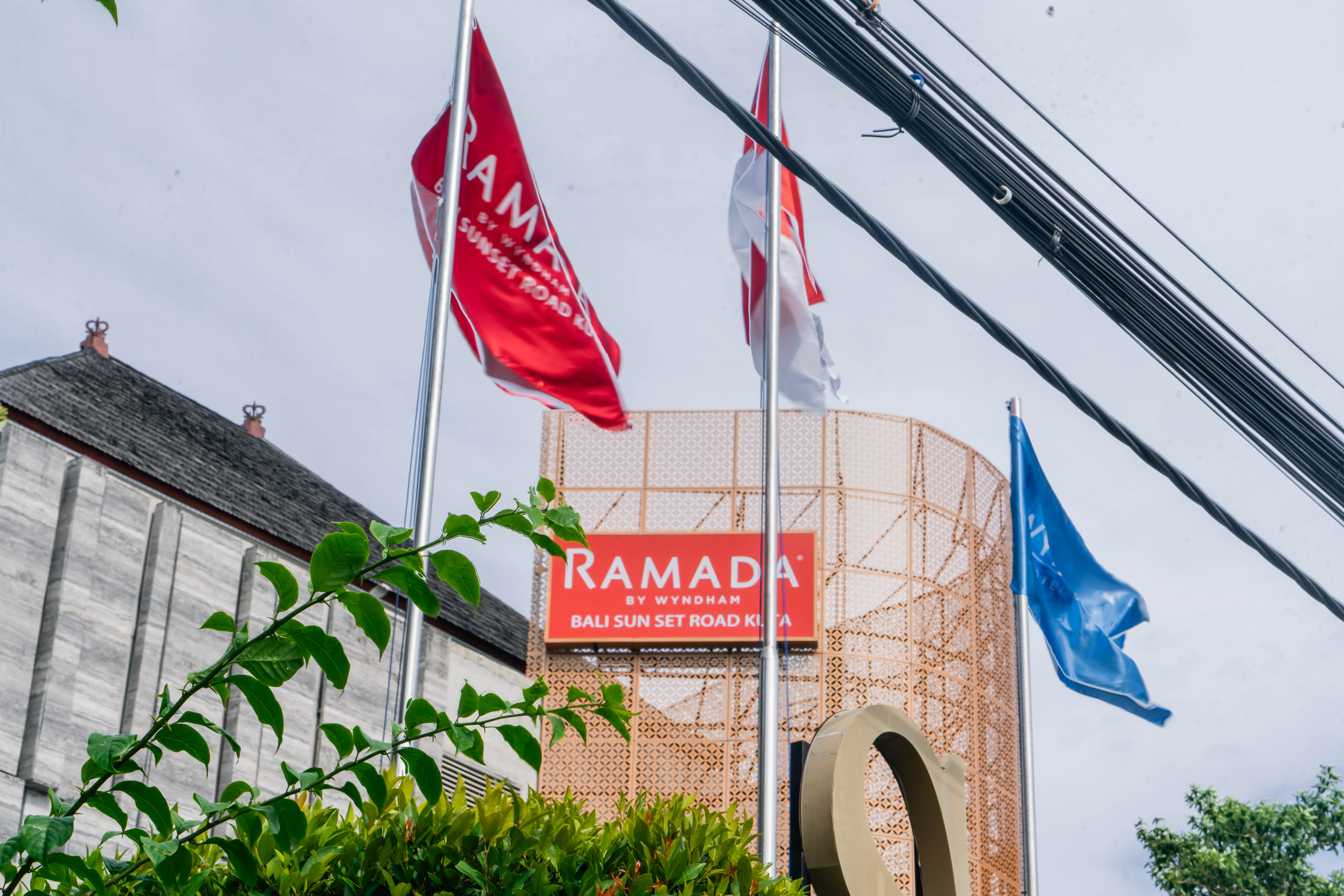 RAMADA	BY WYNDHAM BALI SUNSET ROAD AND QUEEN’S	TANDOOR	LAUNCH