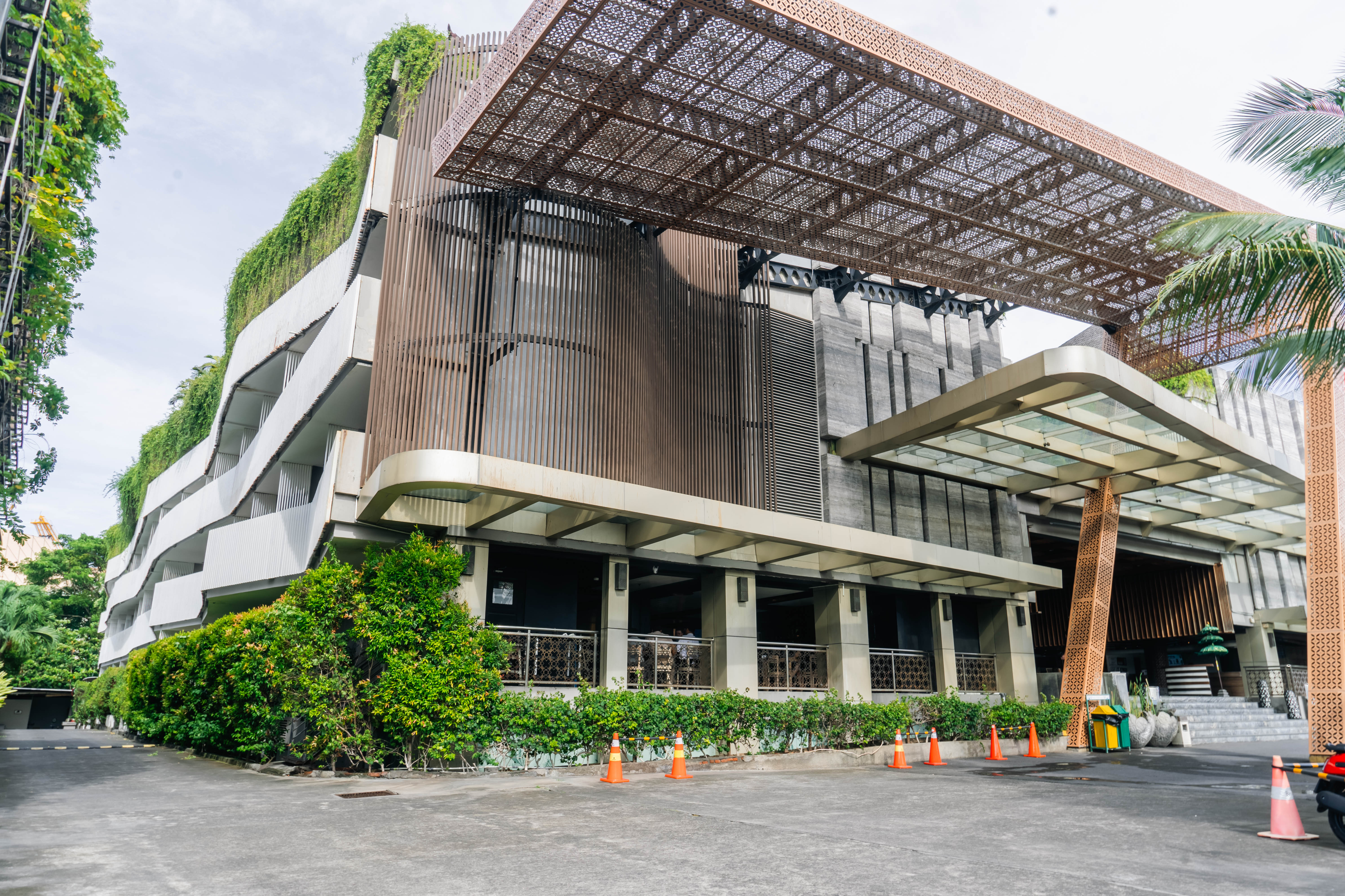 RAMADA	BY WYNDHAM BALI SUNSET ROAD AND QUEEN’S	TANDOOR	LAUNCH